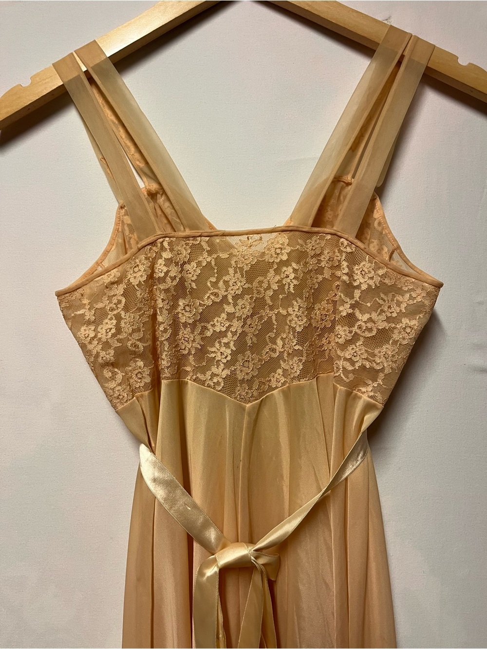 Vintage Vanity Fair 32 Champagne Nylon Lace Peignoir Nightgown Chemise Sheer - Picture 11 of 12